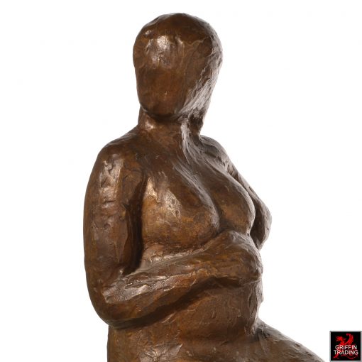 En Espera bronze sculpture by artist Victor Salmones